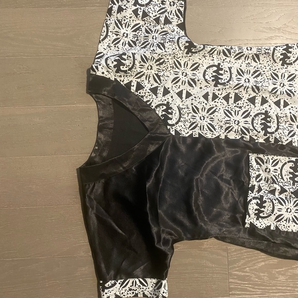 Brand new black and white African print dress perfect for your vacation or event - Picture 4 of 7